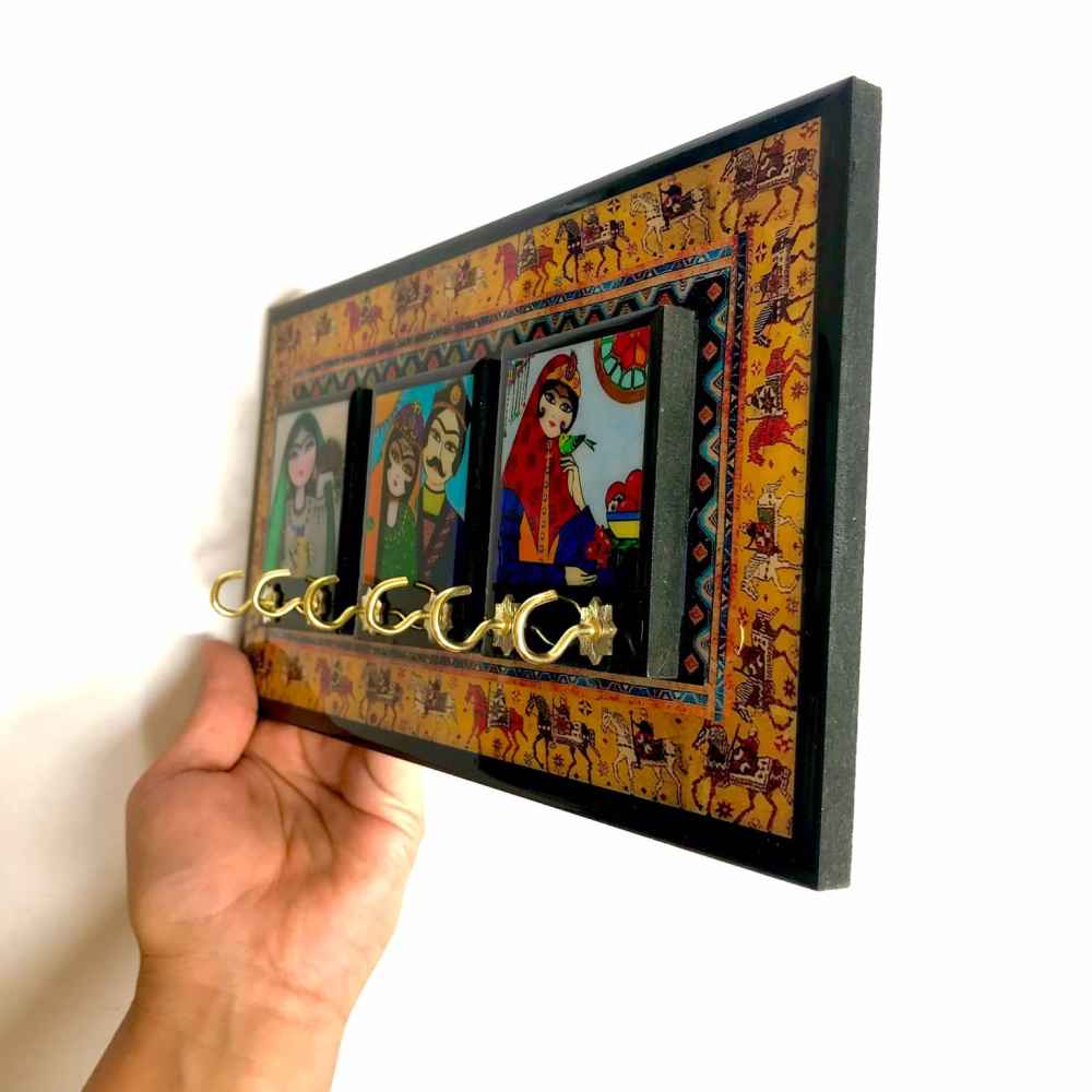 حامل مفاتيح جداري خشبي إيراني مصنوع يدويًا – نموذج خاتون