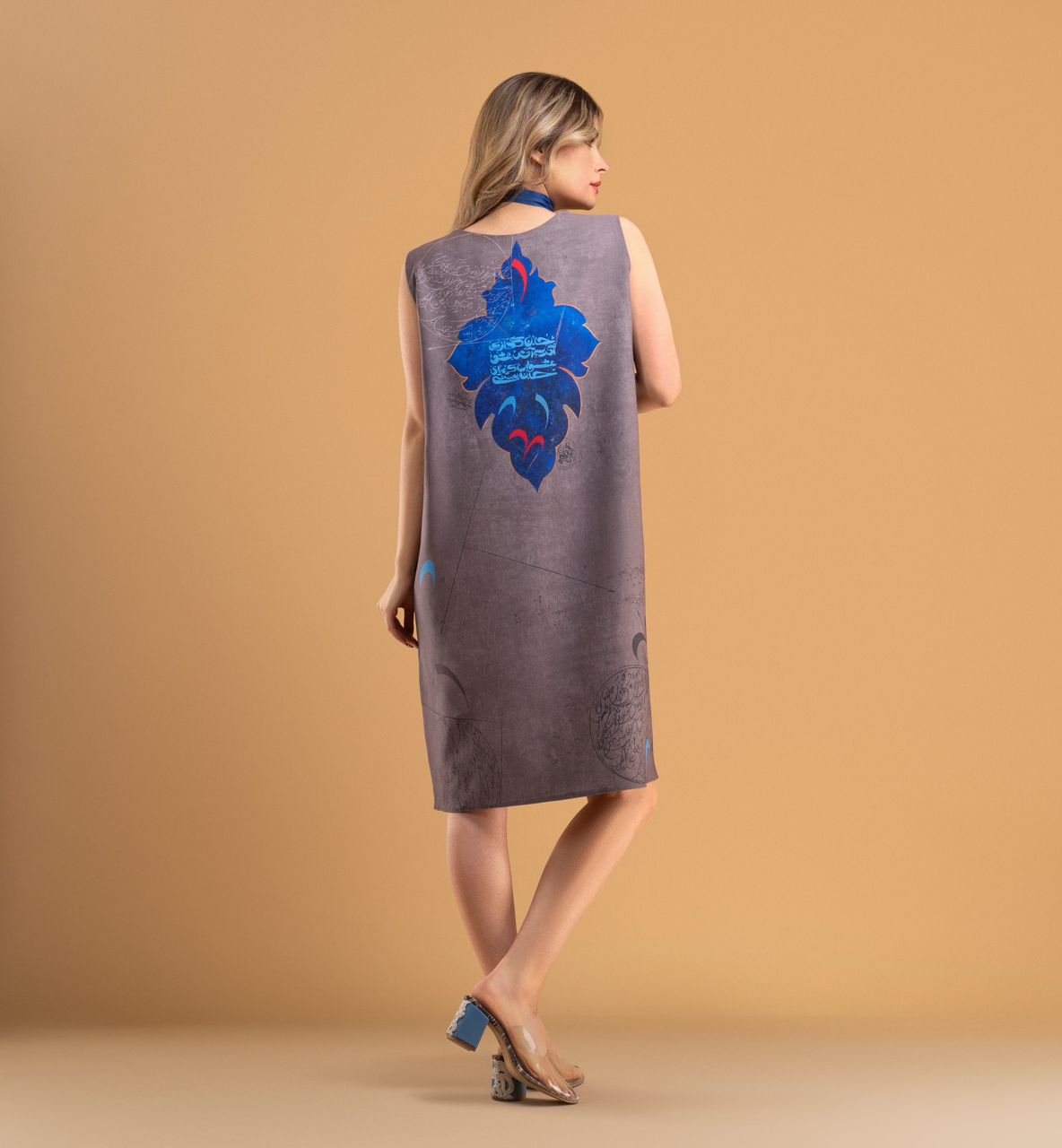 طقم قميص واسع مع وشاح للرقبة موديل أفق