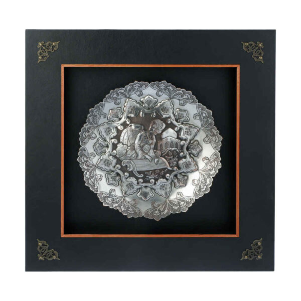 لوحة من النحاس محفورة إيرانية مؤطرة - أرغ