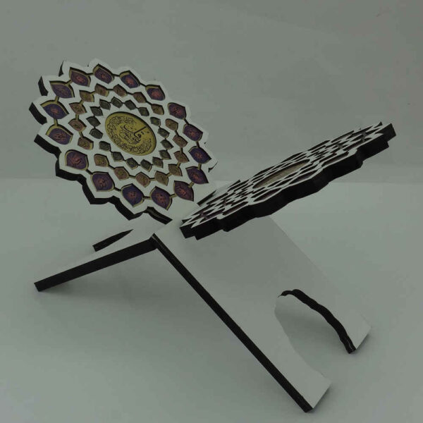 رَحْل خشبي قابل للطي للقرآن بنقشة سور الأربع قل