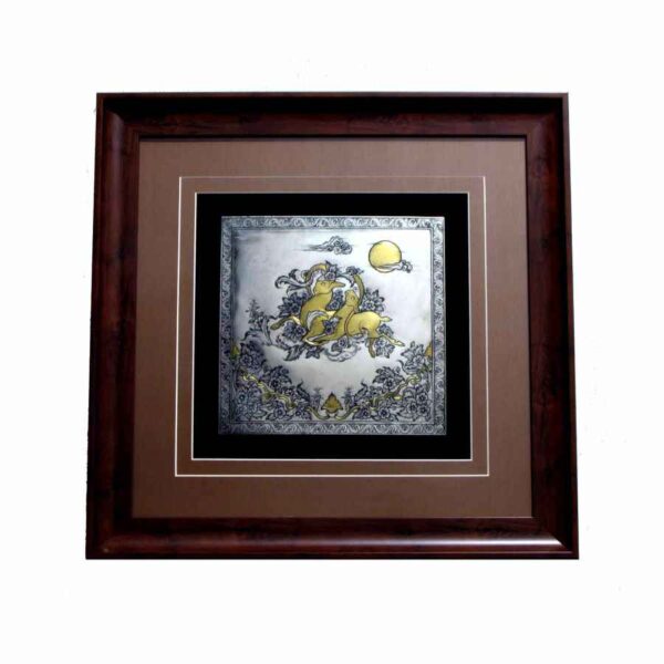 لوحة من النحاس محفورة إيرانية مؤطرة - آهو