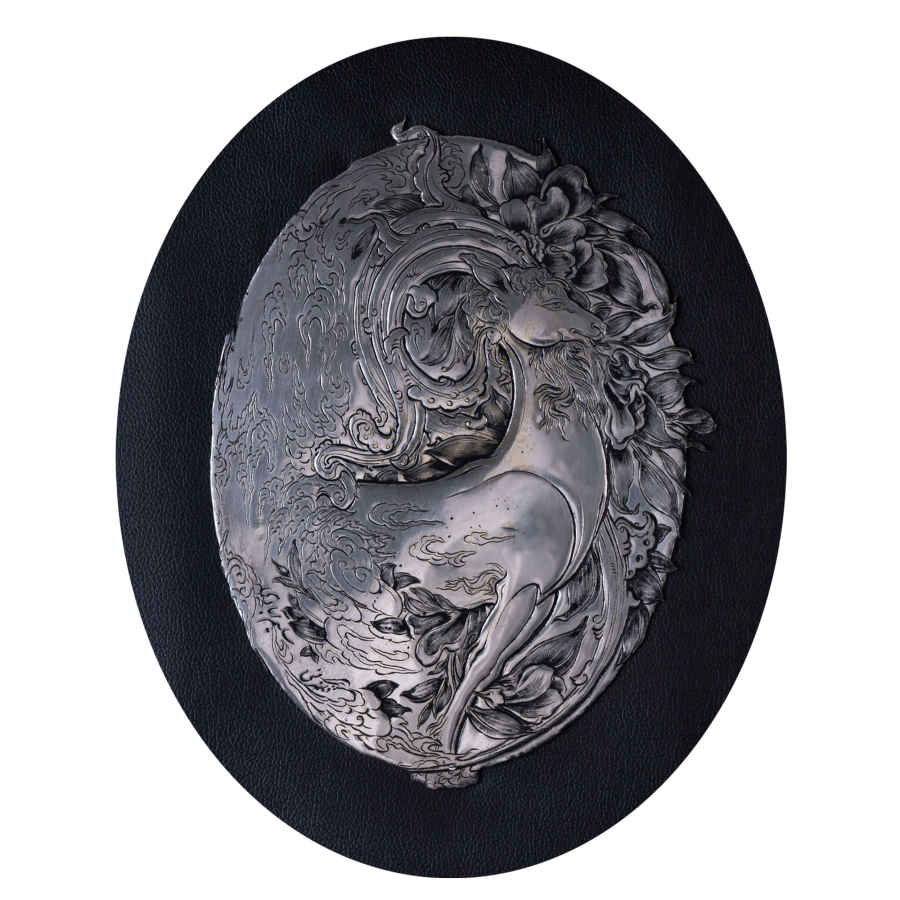 لوحة من النحاس محفورة إيرانية مؤطرة للماعز