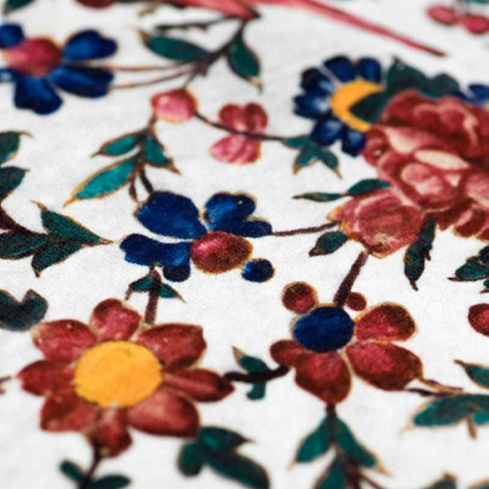 عداء طاولة حريري أبيض إيراني من نوع سانا