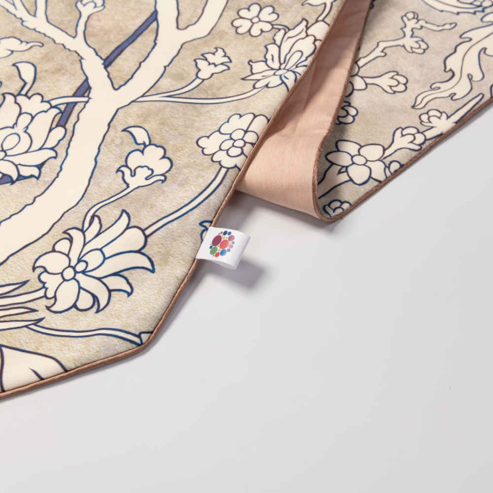 عداء طاولة حريري أبيض إيراني من نوع سيما