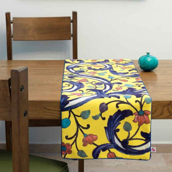 Here's the translation into Arabic:  عداء طاولة حريري إيراني بلون أصفر من نموذج راحل