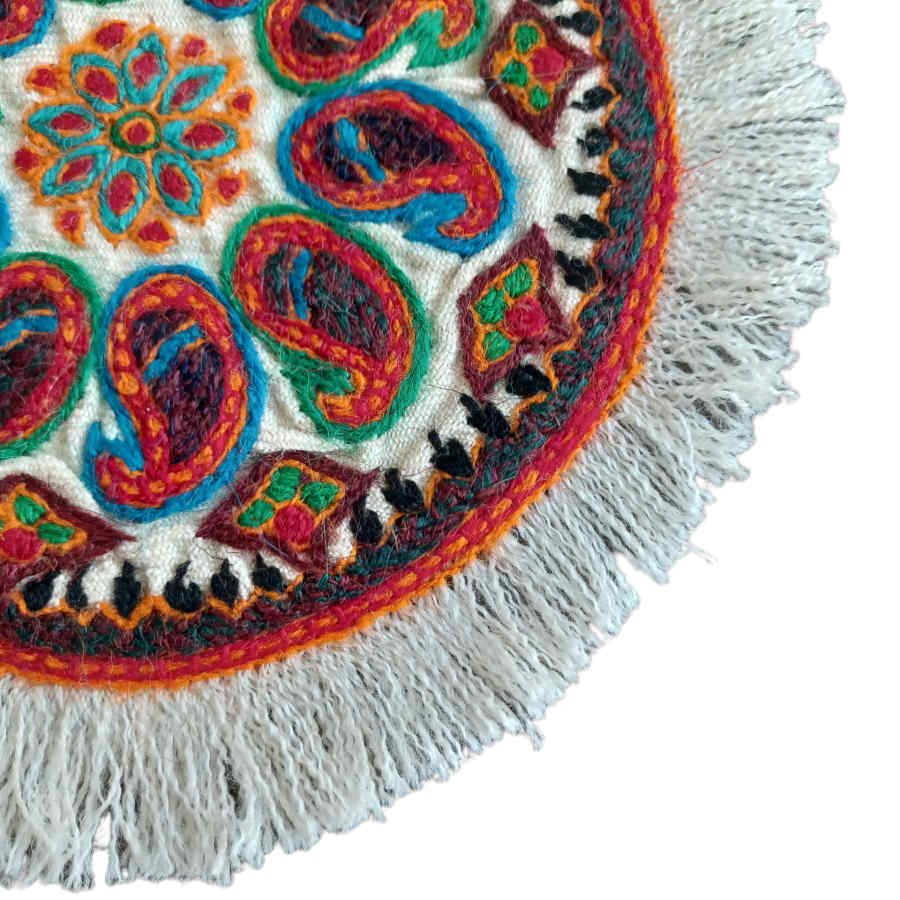 تراث باته كرمان: سجادة طاولة مصنوعة يدويًا باللون فيروزه