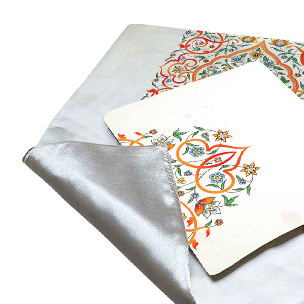 سجادة الصلاة الإسلامية بالمخمل الخفيف مع الأبيض