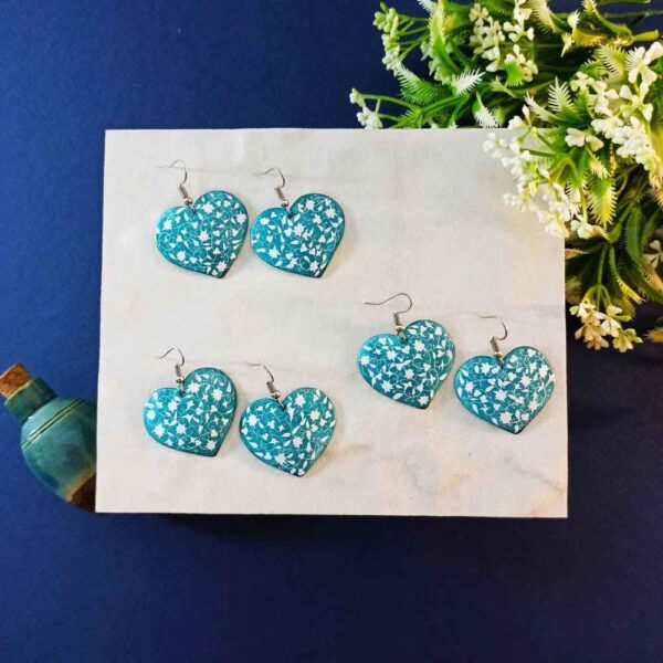 أقراط إيرانية يدوية بنموذج ميناكاري للقلب الفني