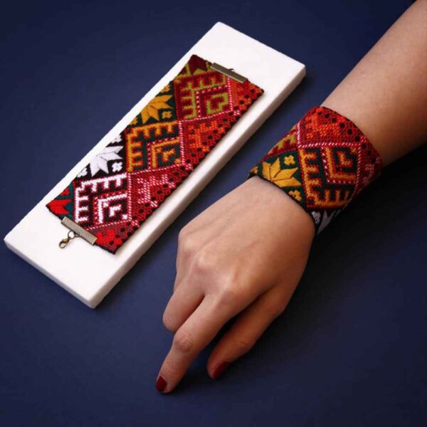 سوار مزخرف إيراني - يگانه