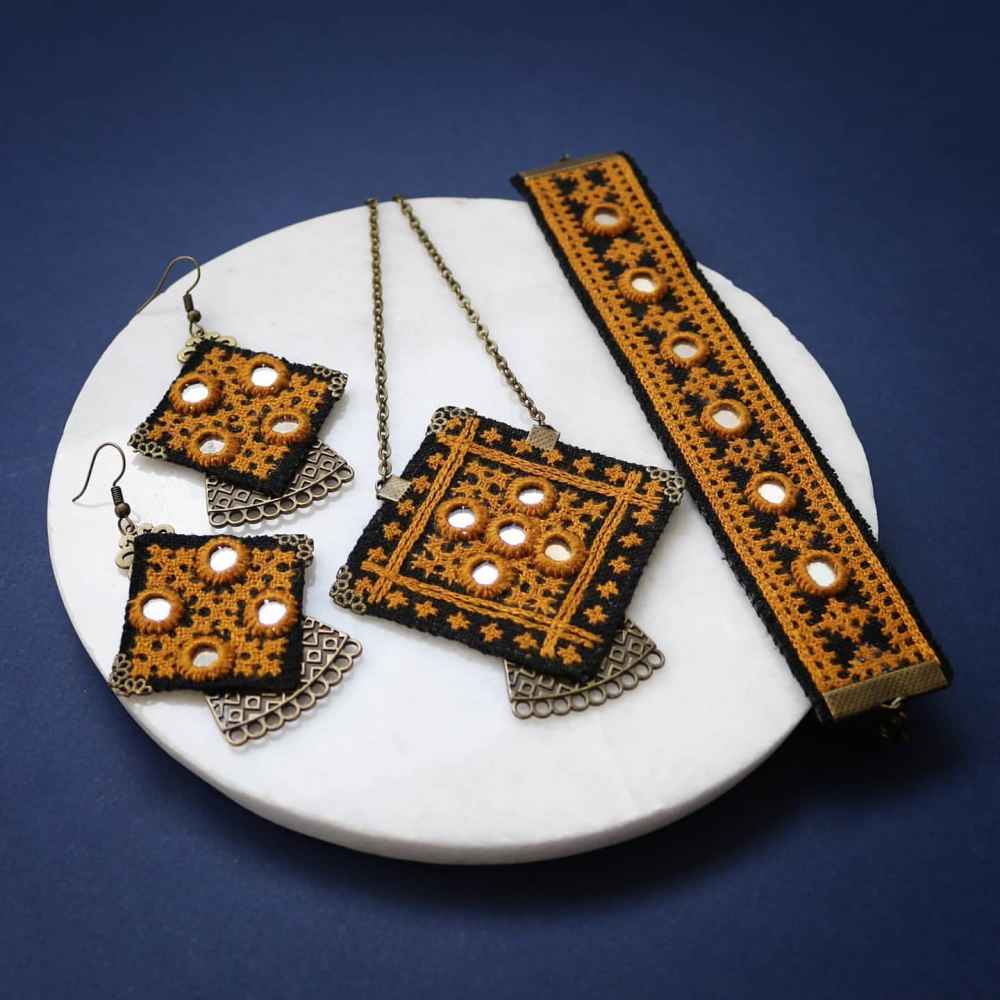 مجموعة عقد وسوار وأقراط مزخرفة إيرانية موديل آينه كاري