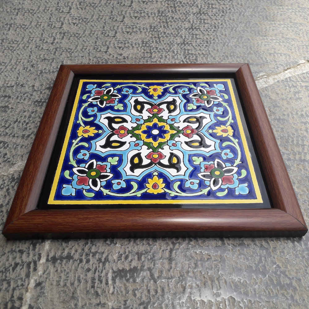 بلاط إيراني مزخرف بإطار – فاريما