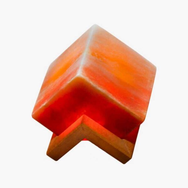 مصباح ملح إيراني حقيقي بشكل مكعب مصنوع يدويًا بقاعدة خشبية مكعبة