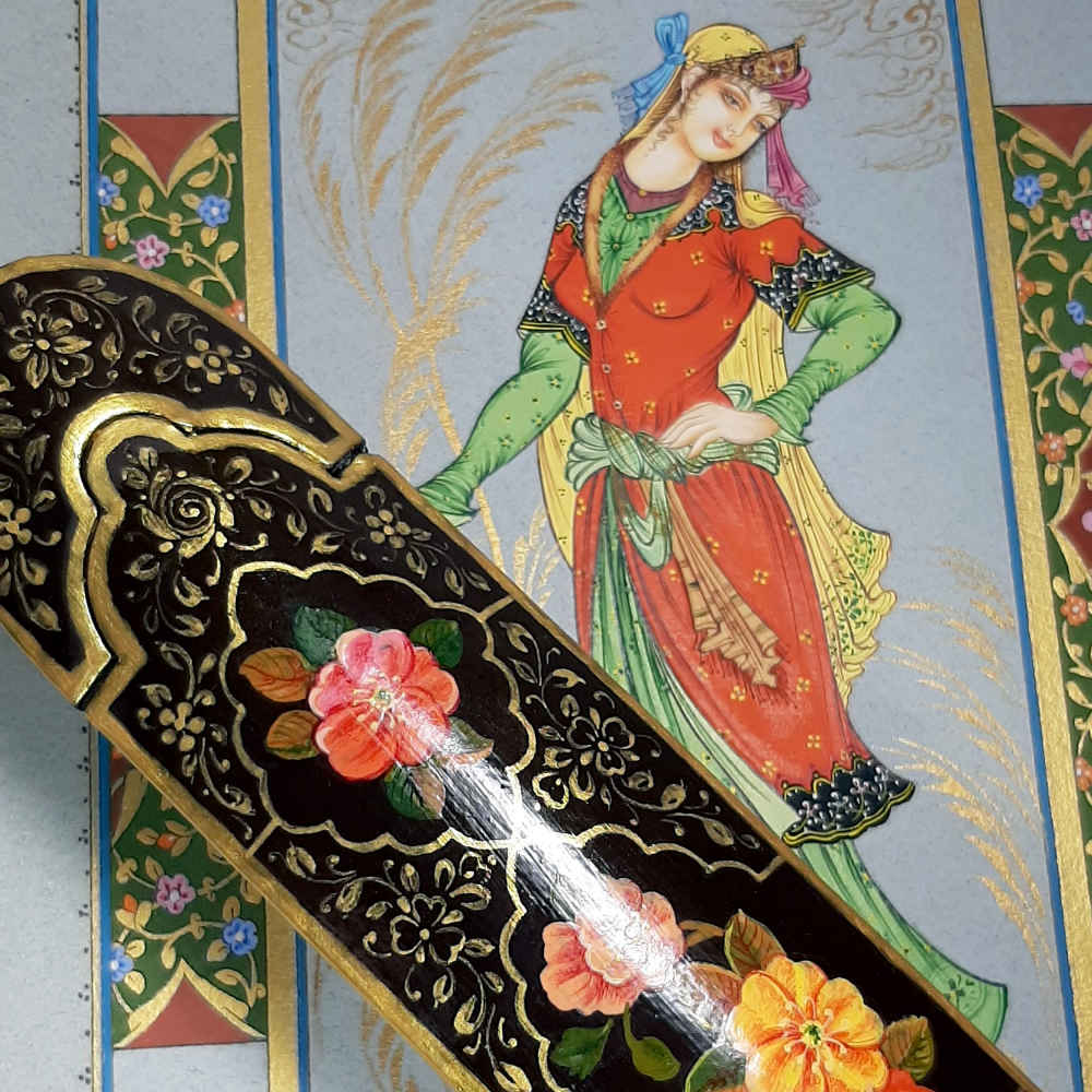 صندوق أقلام خشبي مصنّع يدويًا بفن الخَطِّم كيان