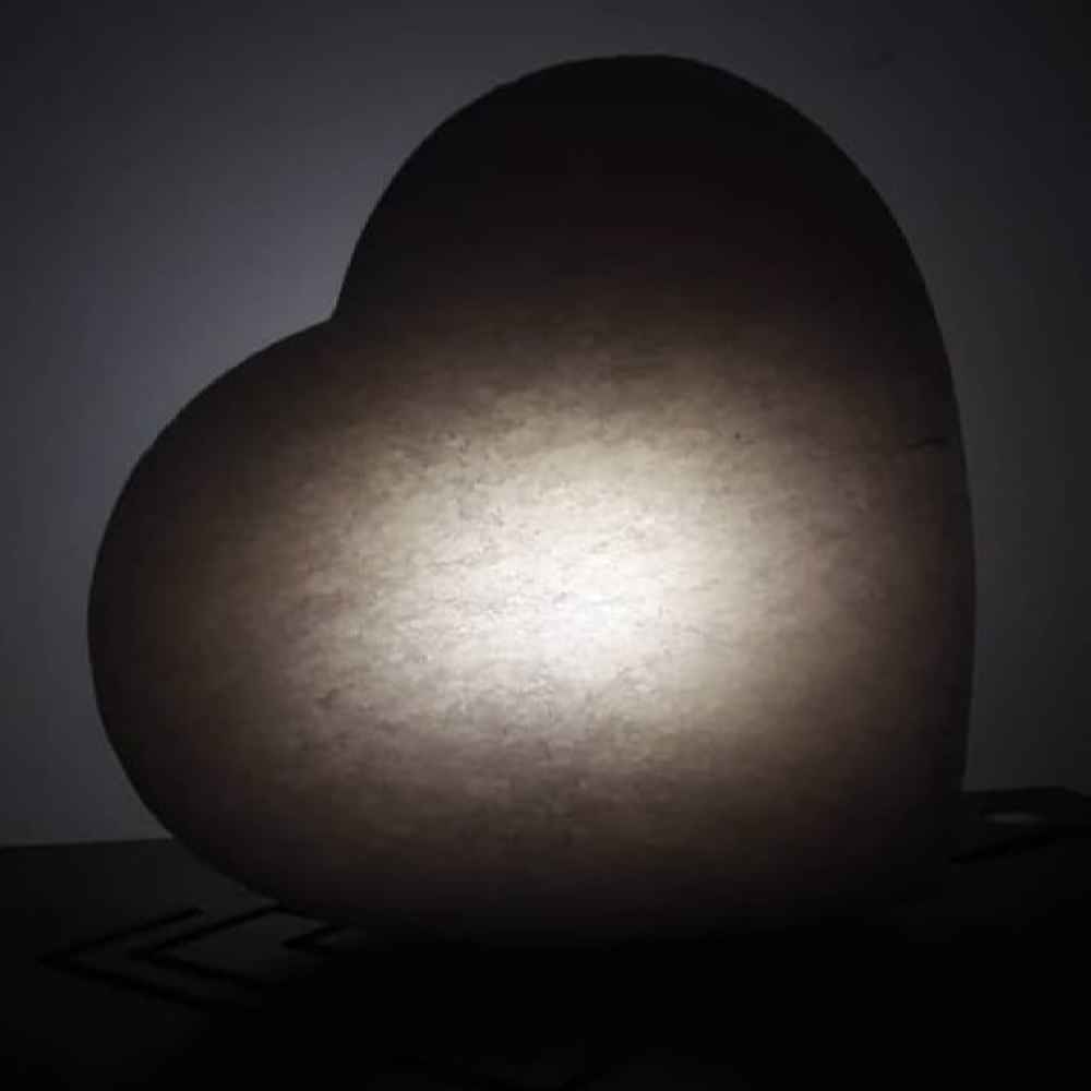 مصباح ملح إيراني حقيقي بشكل قلب خام مصنوع يدويًا