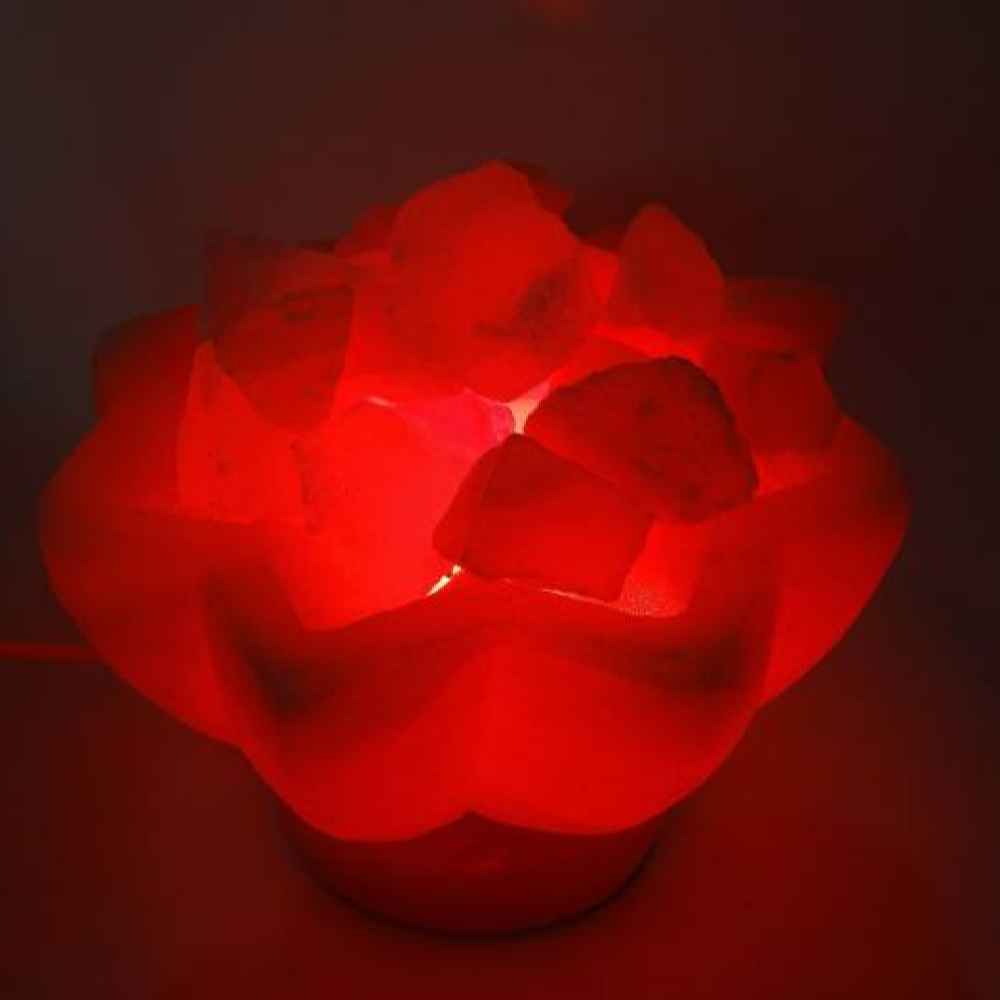 مصباح ملح إيراني حقيقي بشكل وعاء مع قطع ملح بشكل نجمة على قاعدة خشبية