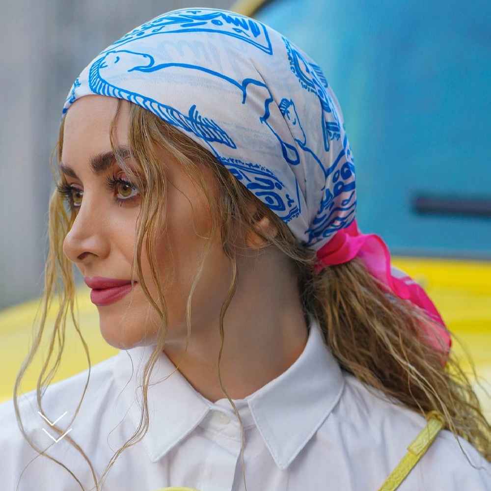 وشاح صغير للنساء بفن إيراني فاخر ونمط زاهي سپید