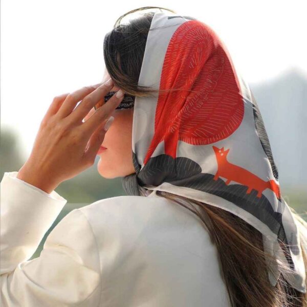 وشاح حرير صغير فني للنساء فاخر ونمط زاهي زاغاك