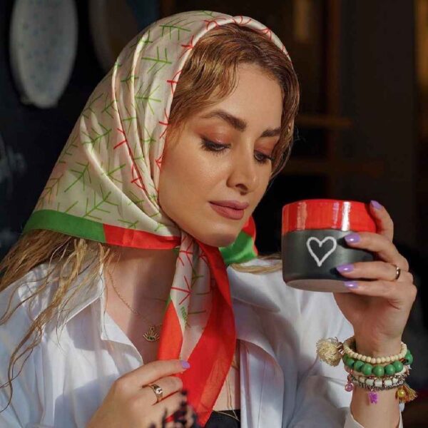 وشاح حرير صغير فني للنساء فاخر ونمط زاهي بازان