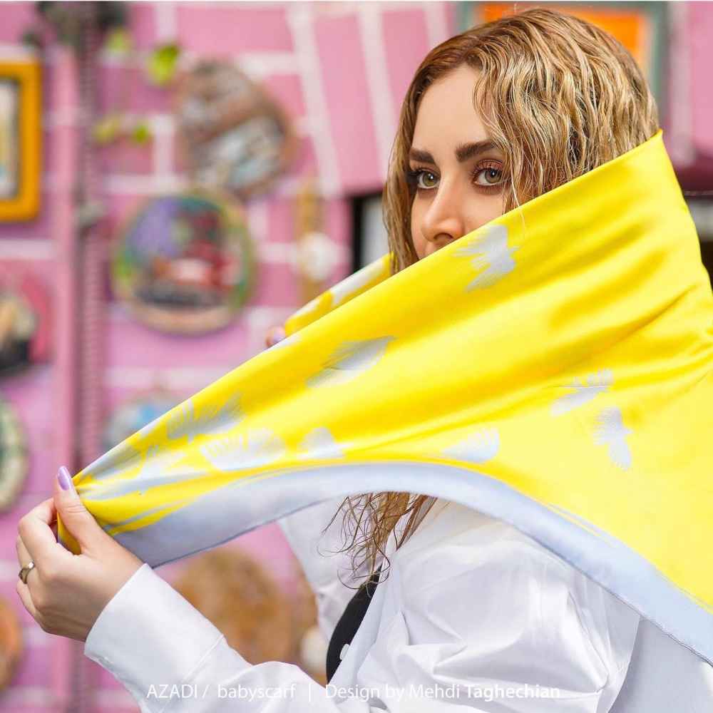 وشاح حرير صغير فني للنساء فاخر ونمط زاهي آزادي