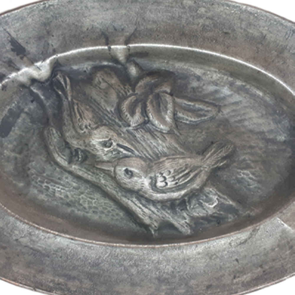 صينية نحاسية زخرفية محفورة يدويًا ببرجسته إيراني تقليدي