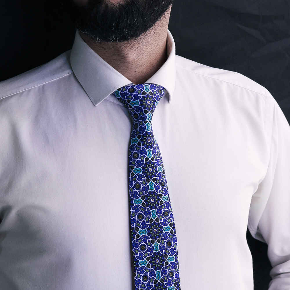 رباط عنق رجالي – أناقة فنية مستوحاة من الفن الإيراني – كاليودوسكوب بلاط