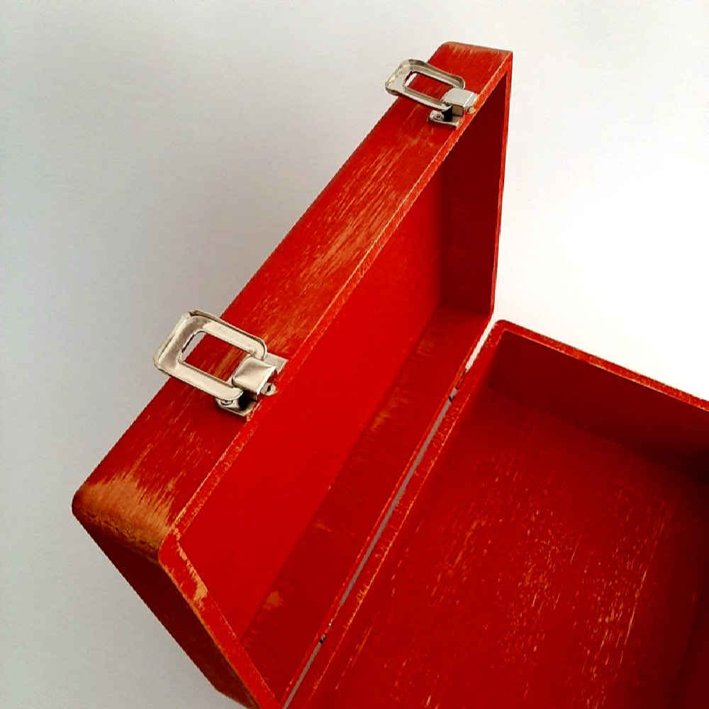 صندوق خشبي لهدايا مع نمط مستوحى من إيران وبلاط