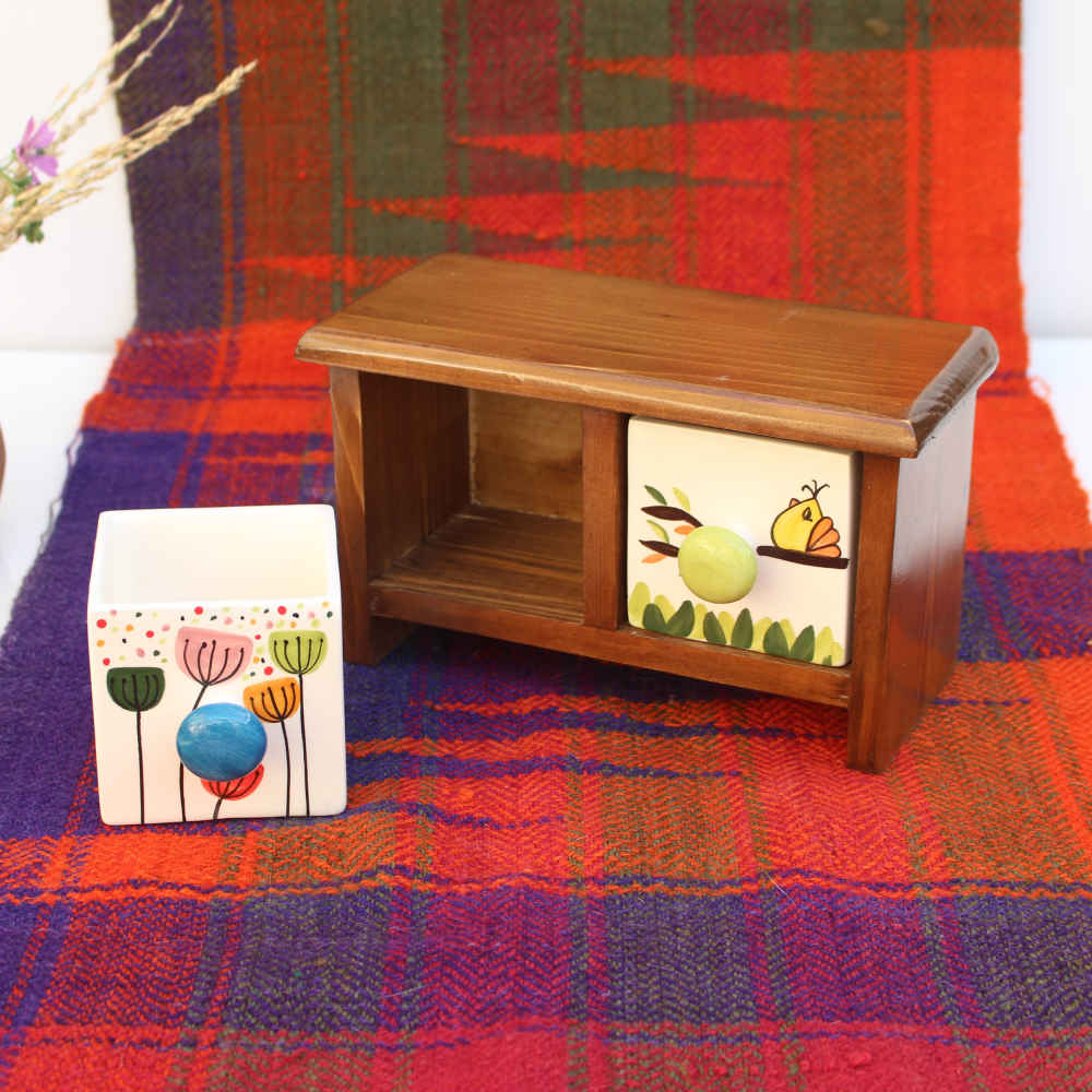 الصندوق اليدوي المصنوع من درجين سيراميكيين مع صندوق خشبي