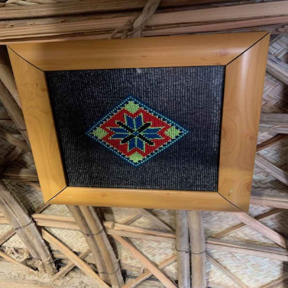 جداري مزخرف بالتطريز الإيراني – فن نسيج زهور هادي