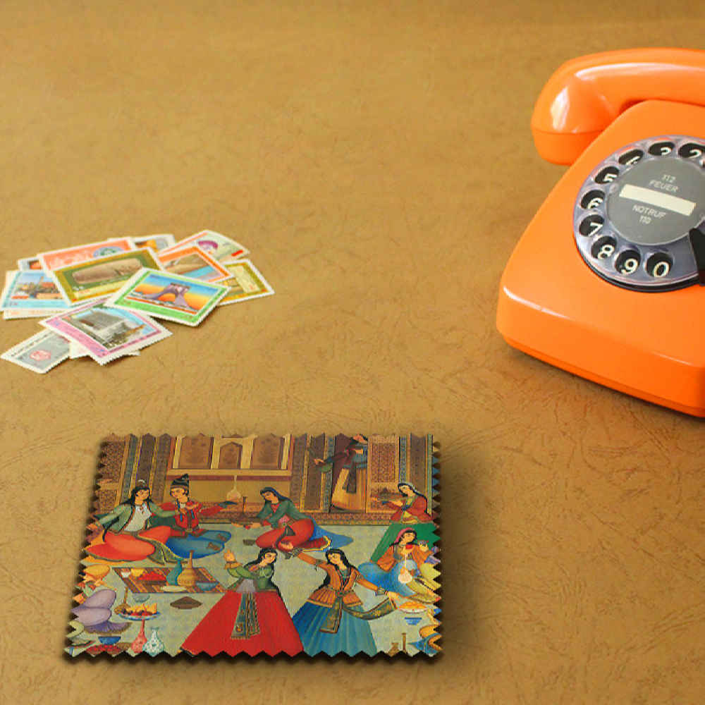 مجموعة كوسترات وحامل مع تصميم فني فارسي مستوحى من ريما