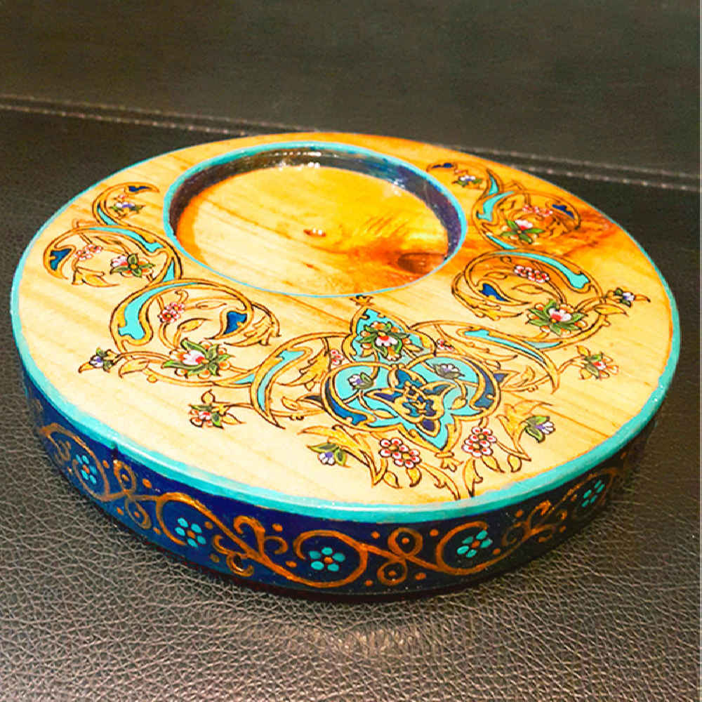 مجموعة كوسترات مع تصميم فني فارسي مستوحى من التذهيب