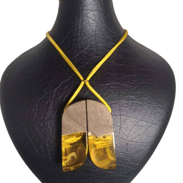 عقد خشب وراين مصنّع يدويًا بأسلوب فني جريء – كوه