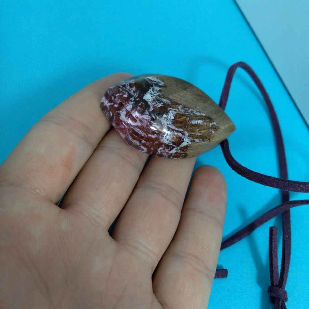 عقد خشب وراين مصنّع يدويًا بأسلوب فني جريء – الجبل