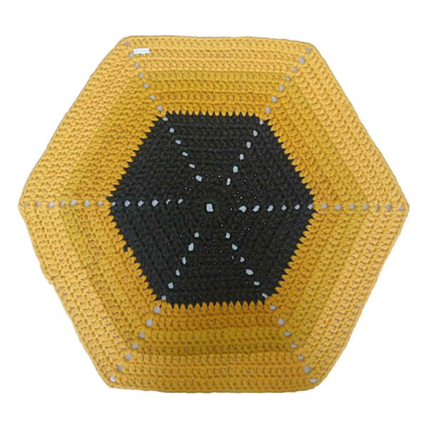 سجادة أرضية مكرامية مصنوعة يدويًا من بوهو – تصميم مسدس الأضلاع