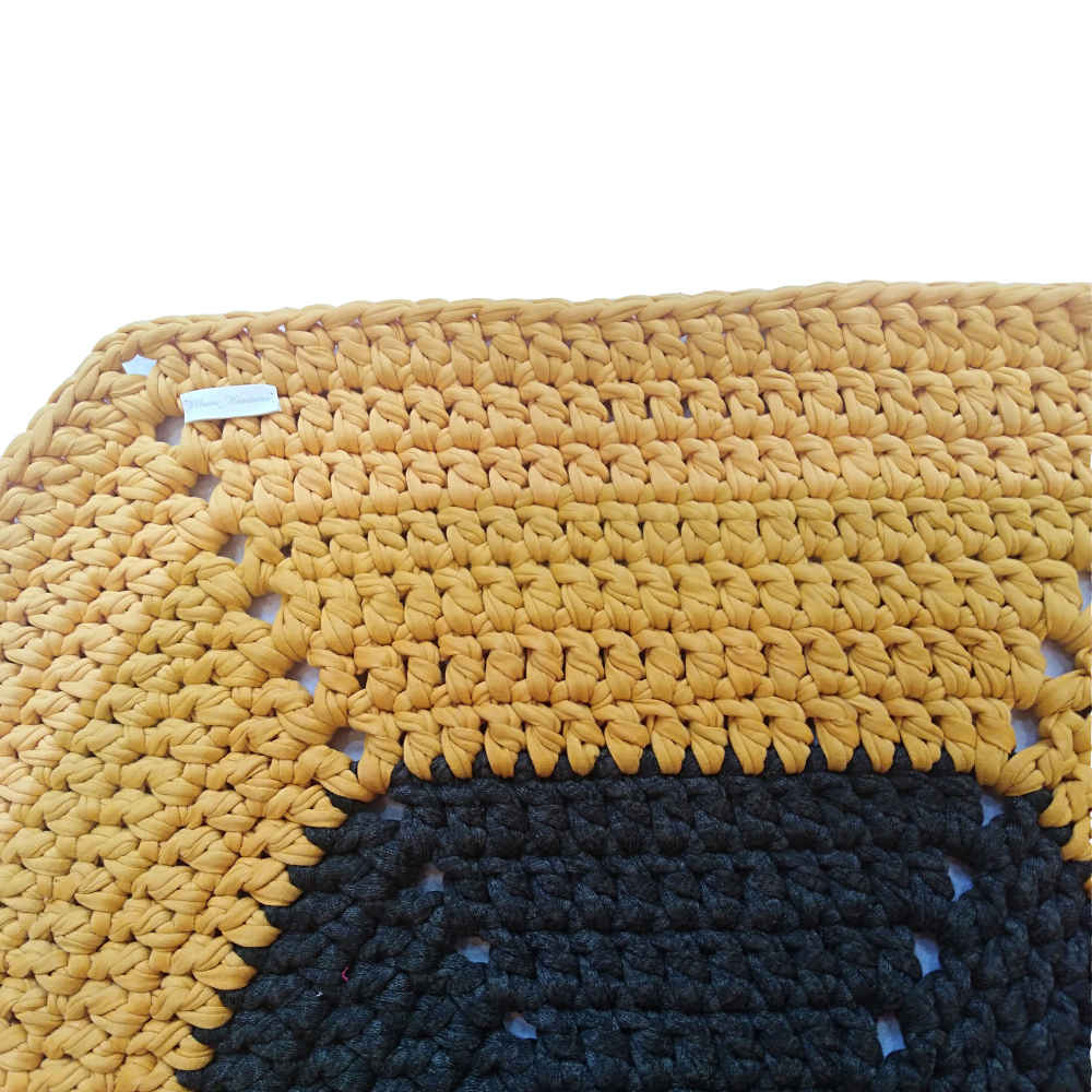 سجادة أرضية مكرامية مصنوعة يدويًا من بوهو – تصميم مسدس الأضلاع