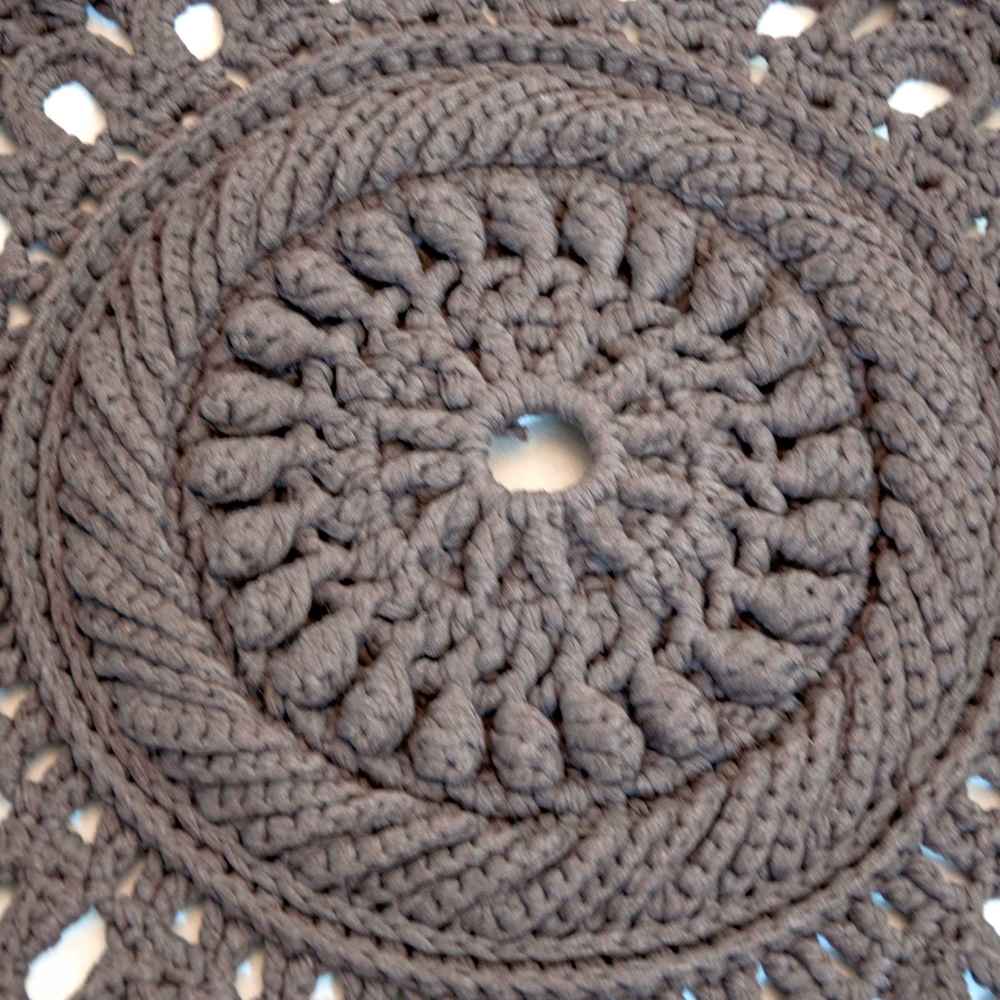 سجادة أرضية مكرامية مصنوعة يدويًا من بوهو – تصميم زهرة الشمس