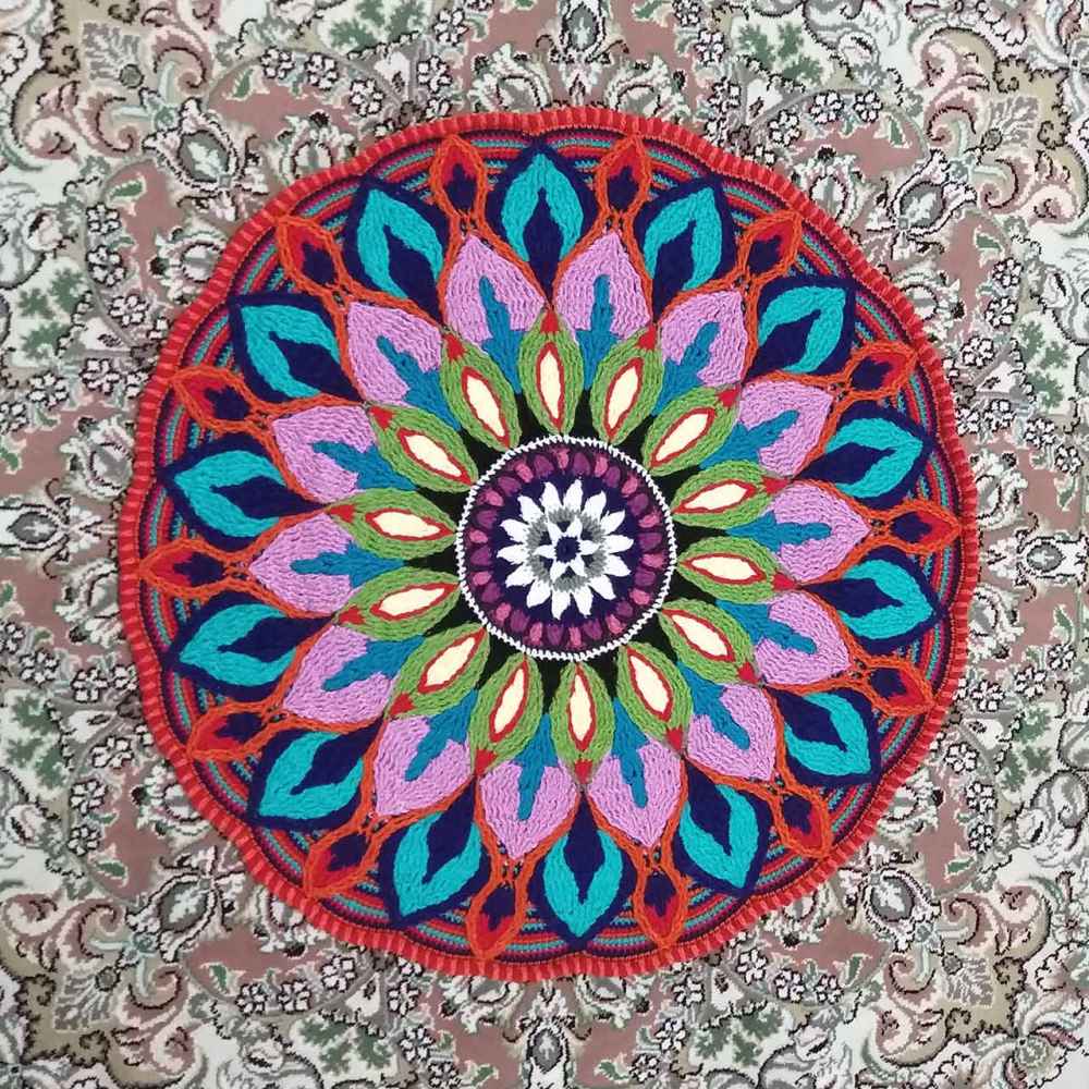 سجادة أرضية مكرامية مصنوعة يدويًا من بوهو – نمط كريم