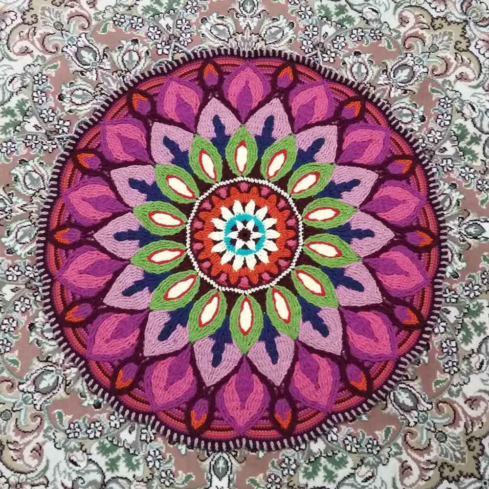 سجادة أرضية مكرامية مصنوعة يدويًا من بوهو – تصميم كيان