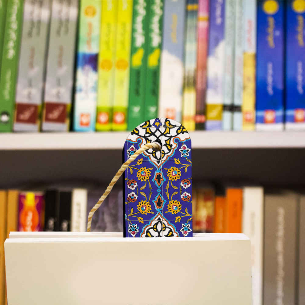 فاصل كتاب خشبي مستوحى من الفن الإيراني – إسلامي
