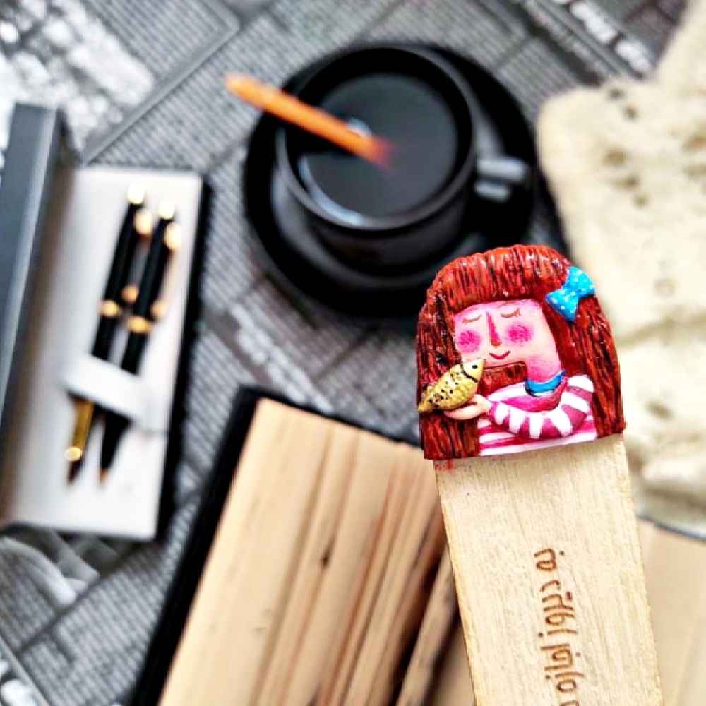 فاصل كتاب خشبي مستوحى من الفتاة الإيرانية – موديل