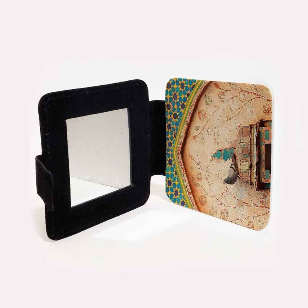 مرآة جيب بتصميم كارنيلا مستوحى من الفن الإيراني
