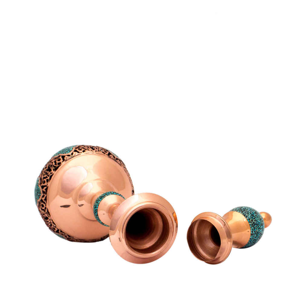 زجاجة نحاسية زخرفية من صنع حرفي إيراني بتطعيم الفيروز ملكي