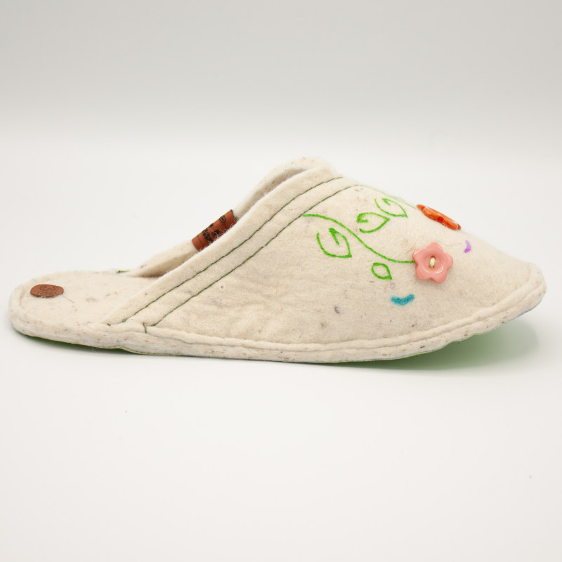 شبشب صوف إيراني – تصميم مزخرف بالورود