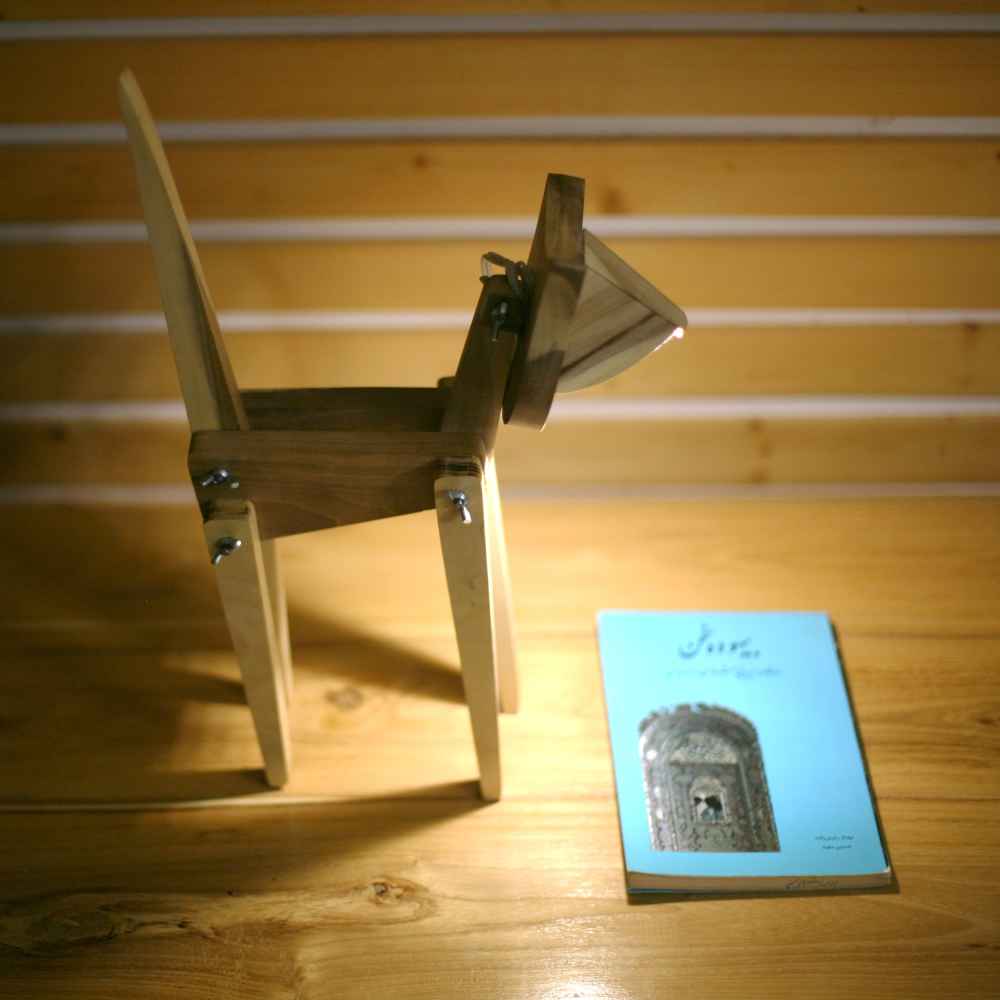 مصباح مكتب خشبي فريد مصنوع يدويًا وقابل للتعديل – قطة