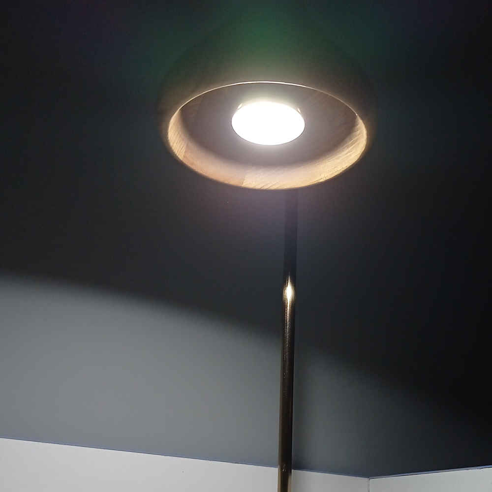 مصباح مكتب خشبي قابل للتعديل مصنوع يدوياً لونا