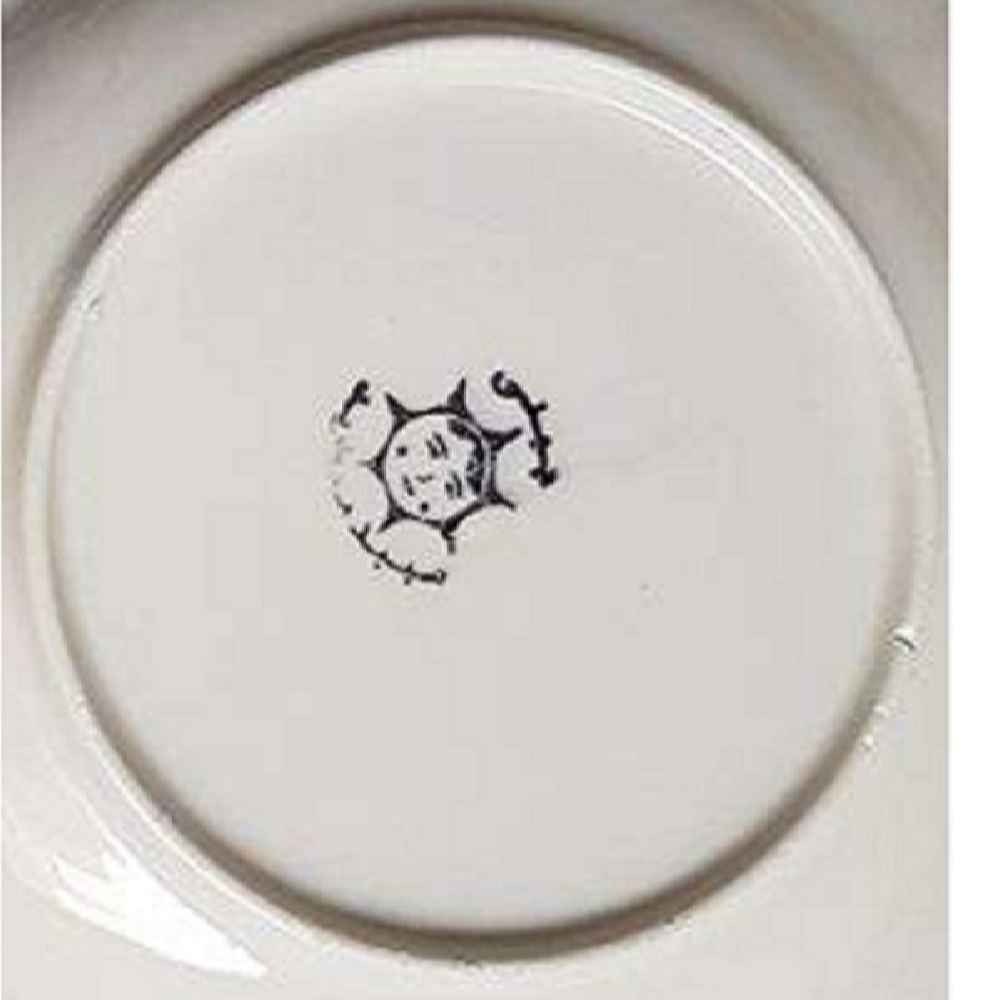 إبريق من الخزف بتصميم مربعات مروارید