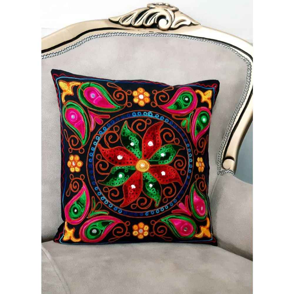 غطاء وسادة مطرز موديل زهرة