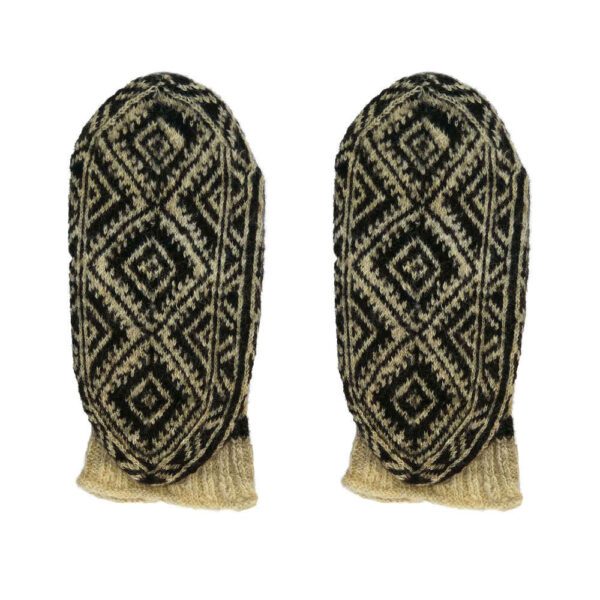 جوارب صوفية يدوية للنساء بتصميم سامان