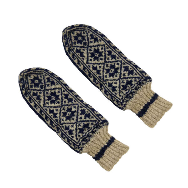 جوارب صوفية يدوية للنساء بتصميم أحمد