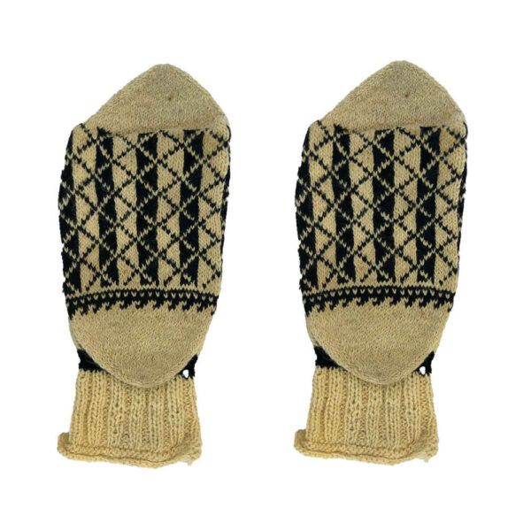 جوارب صوفية يدوية للنساء بتصميم طه