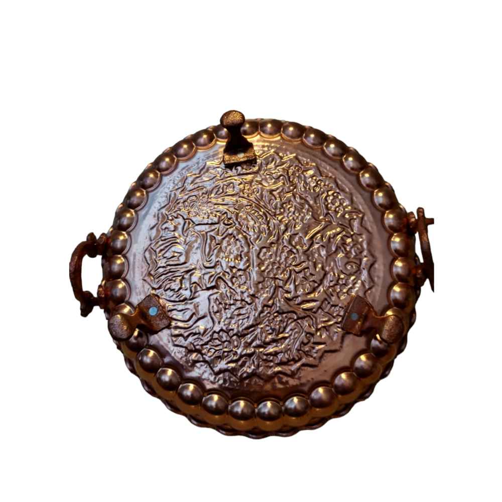 طبق تقديم نحاسية إيرانية محفورة – بقاعدة